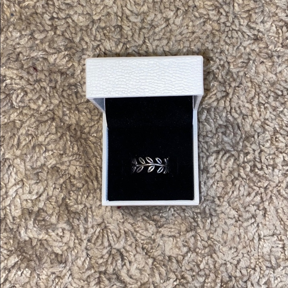 Pandora Laurel Wreath Ring